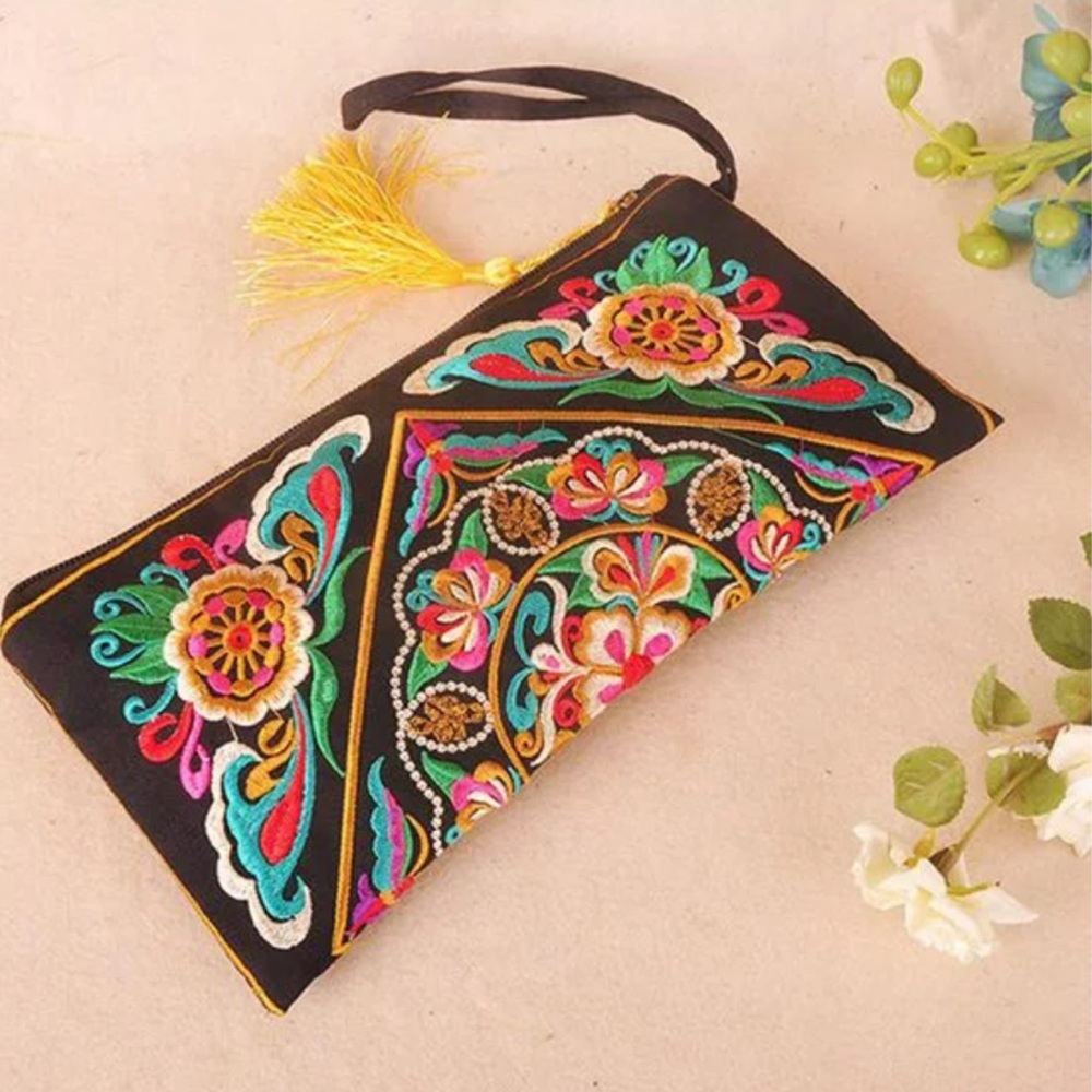 NEW| Boho Embroidered Flower Wristlet Clutch Handbag - Picture 1 of 11